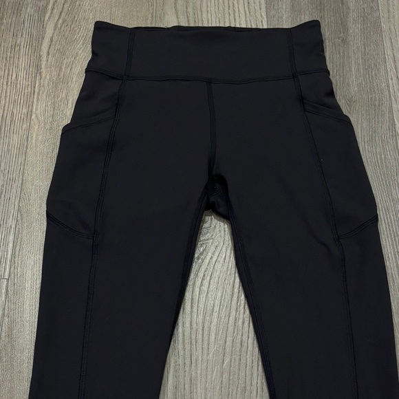 SOLD- Lululemon Legging High Rise 25” 7/8 Pockets Athletic Women’s size 4 - Picture 7 of 16